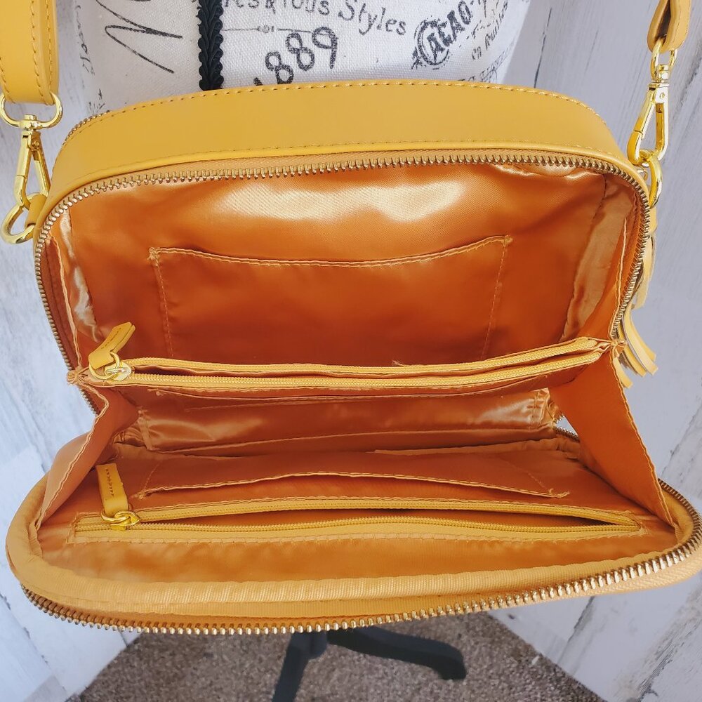 NWOT JOY & IMAN LEATHER DOUBLE ZIPPER CROSSBODY with RFID PROTECTION - Picture 6 of 8